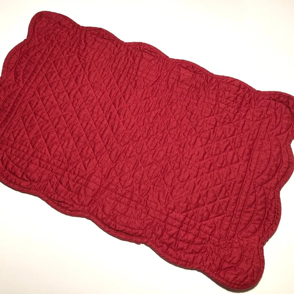 Set of 4 Quilted Matelasse Placemats w Scallops, 2-sided
